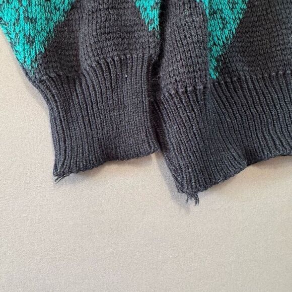 Gioni Designs Green/Black Graphic Sweater Vintage Size Large 100% Acrylic - Picture 4 of 9